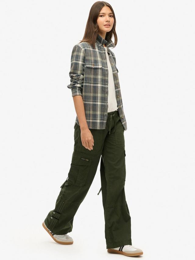 Olive cargo trousers with chambray shirt and white sneakers, relaxed fall outfit